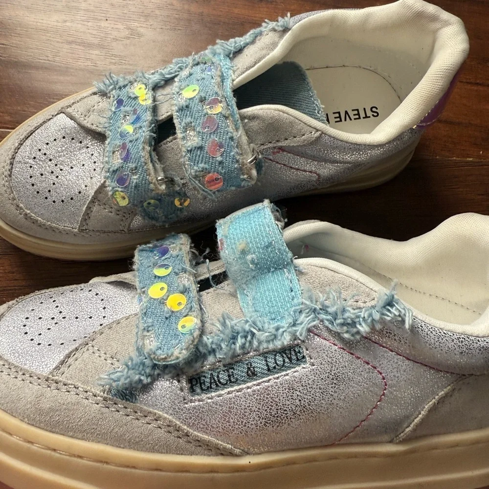NWOT Steve Madden Kids Dream Sneakers - Silver and Pink-Size 11